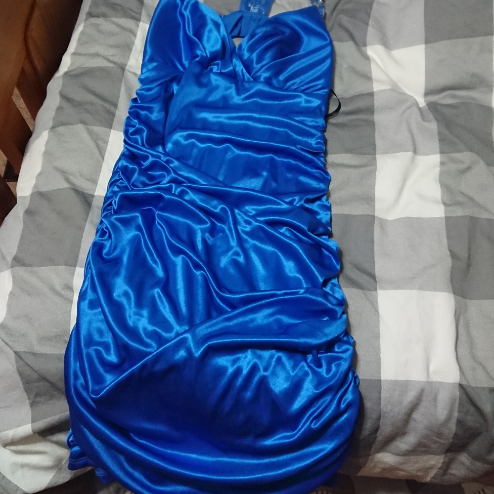 Dress - Picture 3 of 3